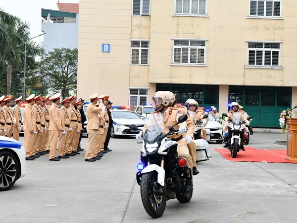 Lực lượng CSGT ra quân cao điểm đảm bảo an ninh trật tự dịp Tết Ất Tỵ 2025