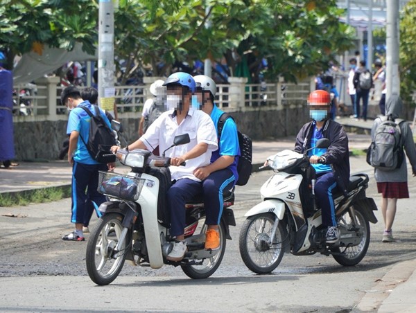 Học sinh phải học kỹ năng lái xe an toàn để được điều khiển xe gắn máy