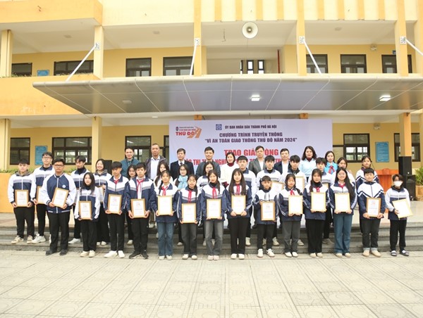 Chương trình “Vì an toàn giao thông Thủ đô” năm 2024: Trao giải vòng cho các thí sinh xuất sắc