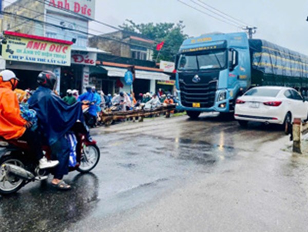 Quảng Nam: sửa chữa cùng lúc hai cầu Câu Lâu, giao thông gặp nhiều khó khăn