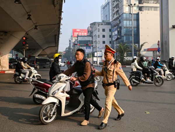 Hà Nội: nhiều người vi phạm bị phạt nặng ngày đầu thực hiện luật mới