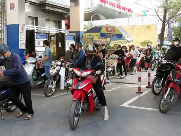 Giá xăng dầu đồng loạt tăng nhẹ ngày đầu năm mới 2025