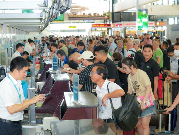 Giá phục vụ hành khách bay quốc tế tại sân bay Nội Bài cao nhất cả nước