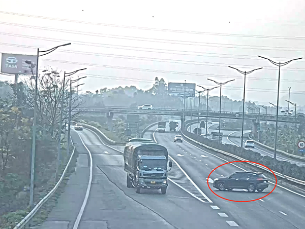 Xử phạt lái xe đi ngược chiều trên cao tốc Nội Bài - Lào Cai 35 triệu đồng