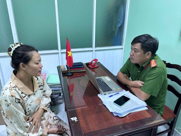 Khởi tố, bắt tạm giam người phụ nữ đánh gãy mũi nhân viên gác tàu