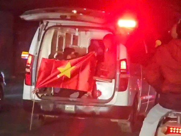 Dùng xe cứu thương chở người “đi bão”, tài xế vi phạm nồng độ cồn kịch khung