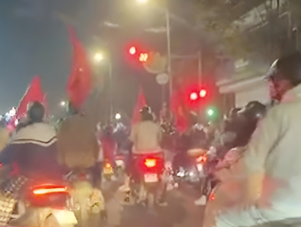 Bịt biển số, lạng lách khi “đi bão”, 7 thanh niên bị phạt 35 triệu đồng