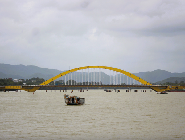 Chốt thời gian thông tuyến cầu vòm thép vượt sông Hương vào cuối tháng 3