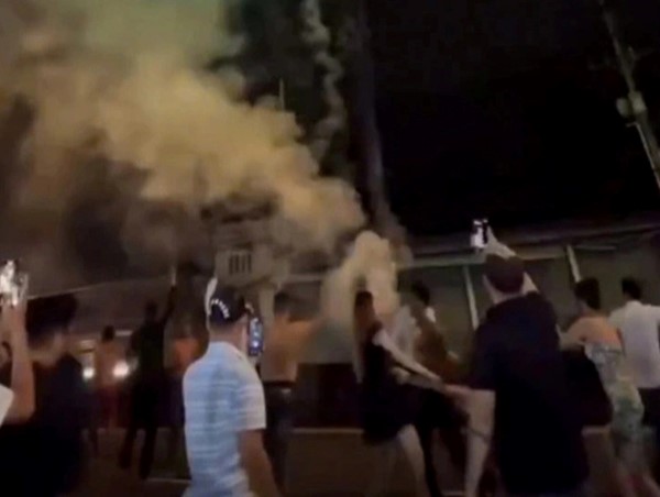 Tạm giữ hình sự 6 đối tượng đốt pháo hoa trên Quốc lộ 1