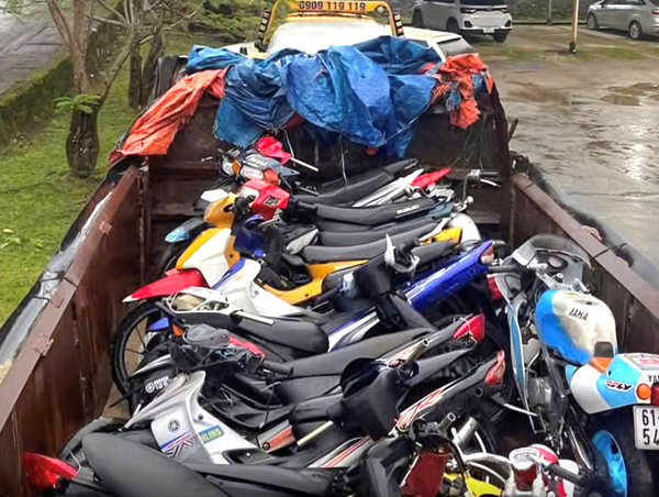 Phát hiện xe tải vận chuyển lượng lớn mô tô không giấy tờ