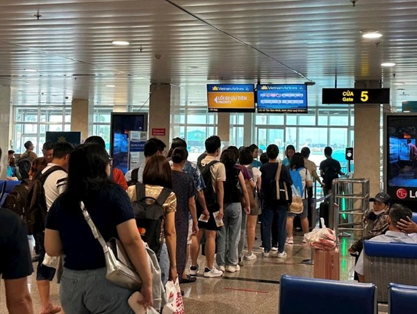 Sân bay Tân Sơn Nhất dự kiến đón lượng khách kỷ lục dịp Tết Ất Tỵ