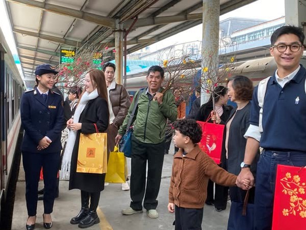 Hơn 1.500 nhân viên các tổ tàu phục vụ Tết Nguyên đán