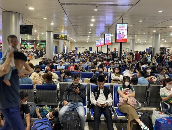 Sân bay Nội Bài dự kiến phục vụ gần 100.000 lượt khách ngày cao điểm Tết