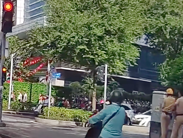 Xử lý thiếu niên 16 tuổi tự ý điều chỉnh đèn tín hiệu giao thông ở TP Hồ Chí Minh