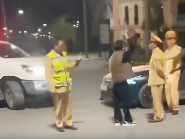 TikToker say rượu, đi ngược chiều, livestream khi bị CSGT kiểm tra