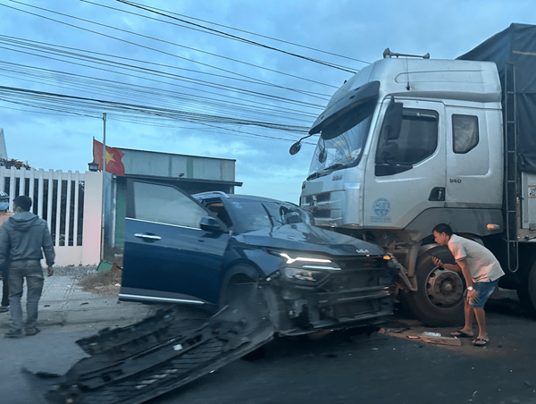 Tai nạn liên hoàn trên quốc lộ 1, giao thông ách tắc kéo dài