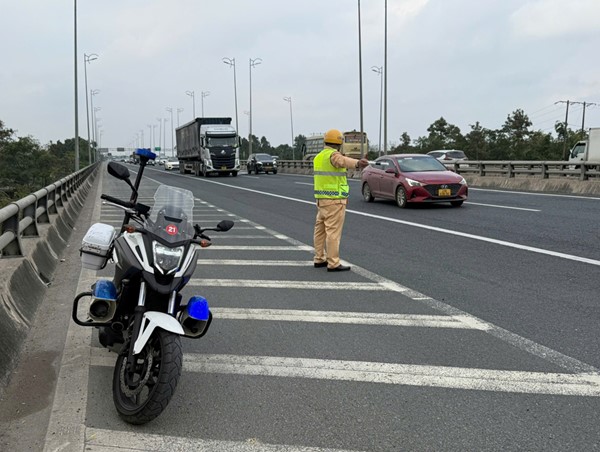 Xử lý gần 9.000 trường hợp vi phạm giao thông trong ngày đầu kỳ nghỉ Tết