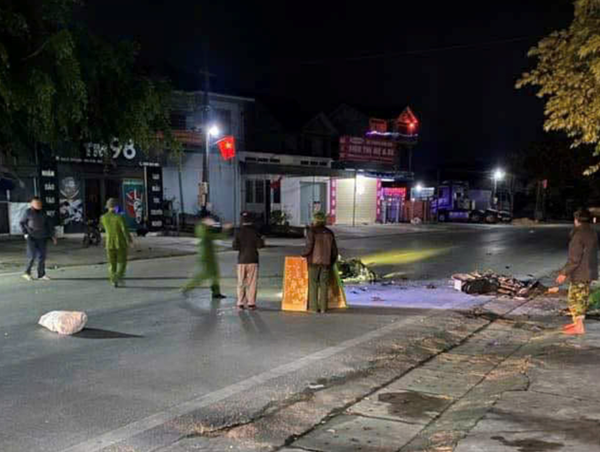 Xe máy đối đầu trên quốc lộ 48, 2 người tử vong