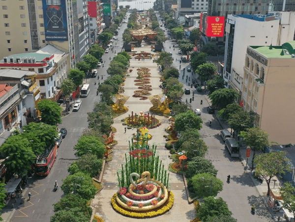 7 điểm giữ xe cho người dân thưởng lãm đường hoa Nguyễn Huệ Tết Ất Tỵ 2025