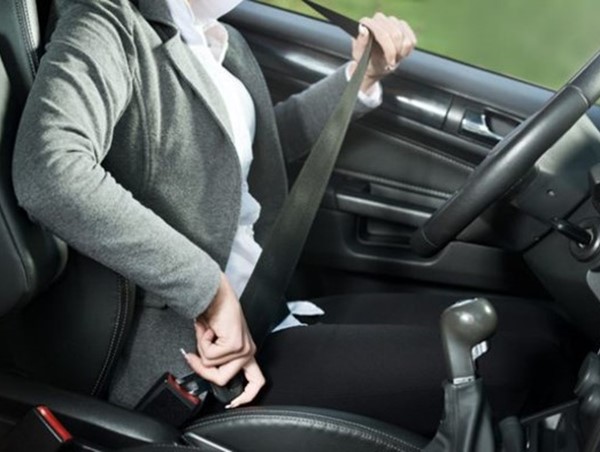 Mức phạt lỗi không thắt dây an toàn trên xe ô tô lên tới 1 triệu đồng