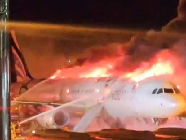 Máy bay Hàn Quốc chở 169 hành khách bốc cháy ngay trước thềm Giao thừa