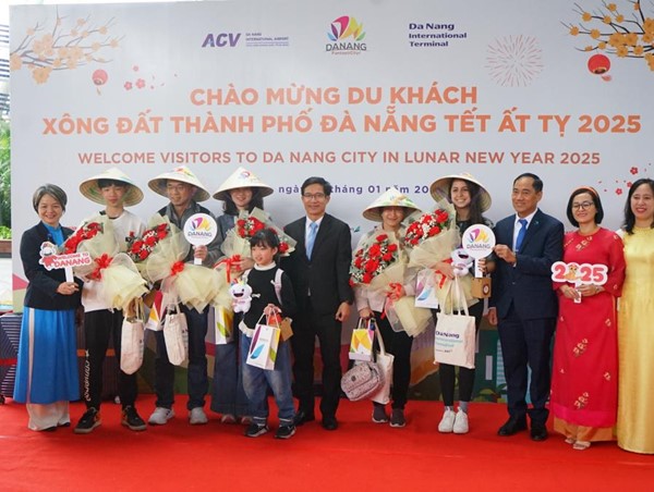 140 chuyến bay chở hơn 20.000 du khách đến Đà Nẵng ngày mùng 1 tết