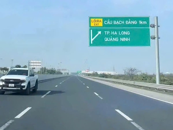 Nữ tài xế lái ô tô ngược chiều trên cao tốc nhận phiếu phạt ngay trong Mùng 2 Tết