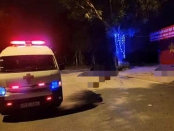 Xe máy kẹp 3 lao vào gốc cây, 3 thanh niên tử vong tại chỗ