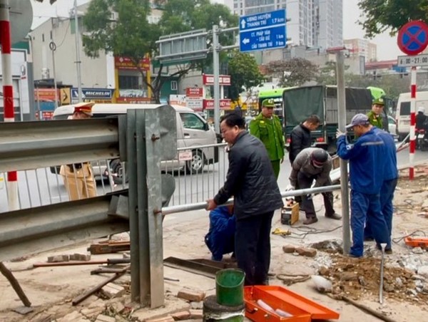 Đóng lối đi tự mở đường sắt, đừng để “mất bò mới lo làm chuồng“