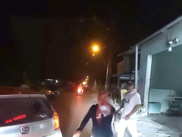 Xác minh nhóm người ném đá vào ô tô, đe doạ tài xế ở Củ Chi