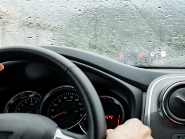 Những lỗi thường gặp trên ô tô khi thời tiết nồm ẩm