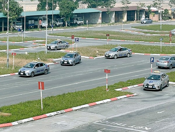 Nhiều Sở GTVT địa phương dừng sát hạch, cấp đổi giấy phép lái xe