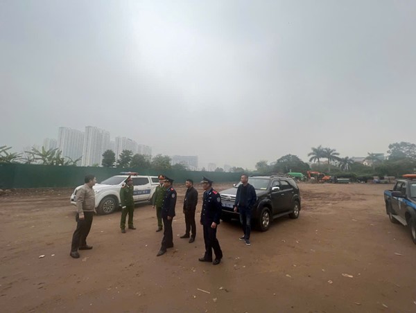 Kiên quyết xử lý các bãi xe không phép tại Cầu Giấy