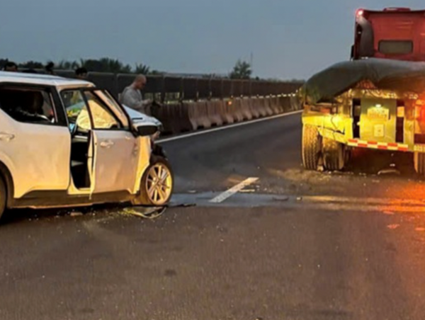 Ô tô 5 chỗ va chạm xe container trên cao tốc, một phụ nữ nguy kịch