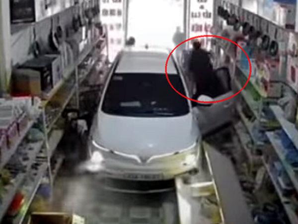 Khởi tố tài xế lái ô tô lao vào nhà dân, tông bé gái tử vong ở Tuyên Quang