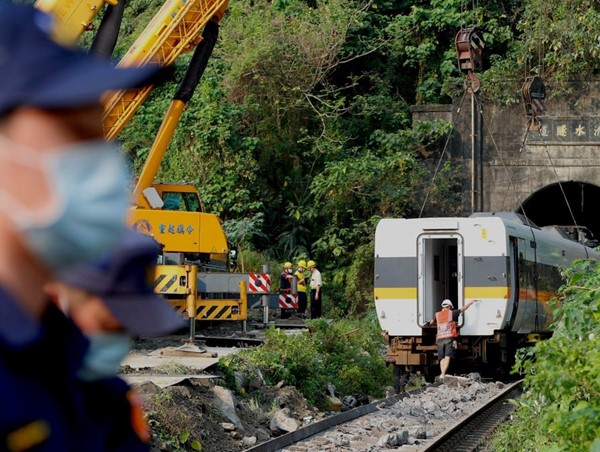 Trung Quốc: 9 công nhân bảo trì đường sắt bị tàu hoả đâm tử vong