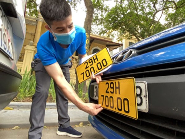 Người dân Hà Nội có thể đến CSGT đổi biển số vàng cả thứ bảy, chủ nhật