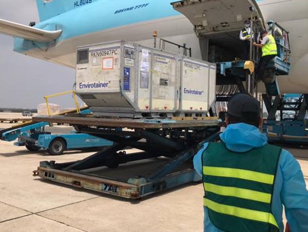 Tạo mọi điều kiện cho các chuyến bay vận chuyển vaccine COVID-19