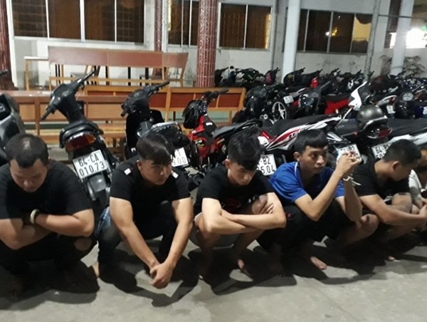 Vĩnh Long: Bắt nhóm thanh niên tụ tập đua xe trái phép