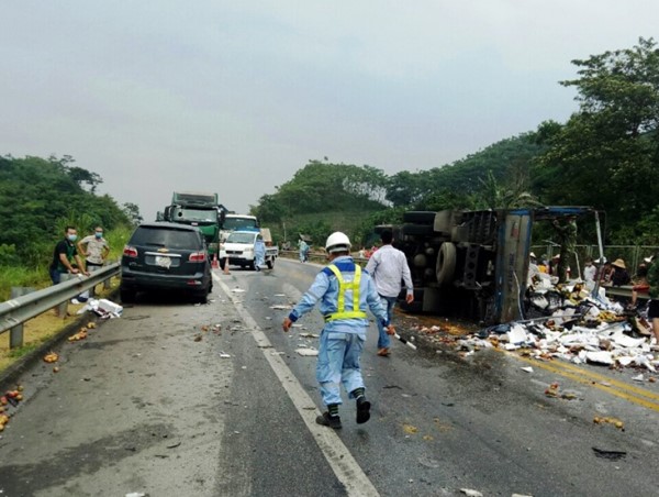 Va chạm liên hoàn trên cao tốc Nội Bài – Lào Cai, giao thông tê liệt nhiều giờ
