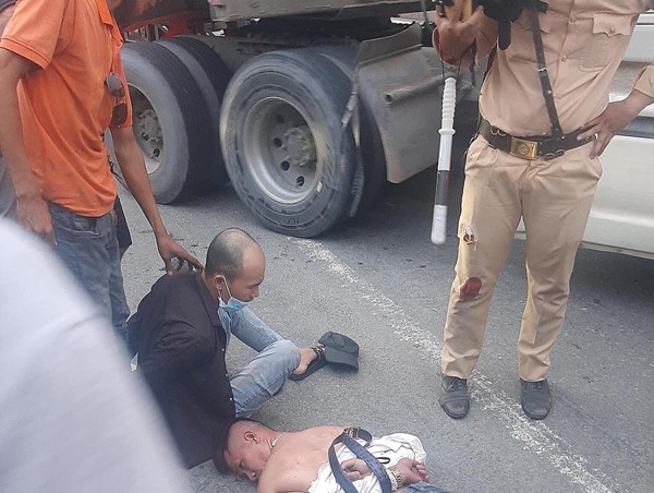 Sử dụng ma túy đá điều khiển ô tô chống đối lực lượng CSGT