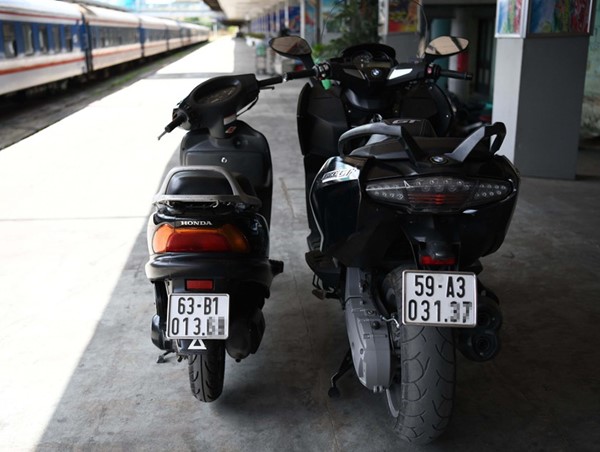 Tạm giữ 2 mô tô hàng hiếm, không giấy tờ trên tàu hỏa 