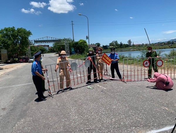 Hà Tĩnh cho phép một số cơ sở kinh doanh, vận tải hoạt động trở lại 