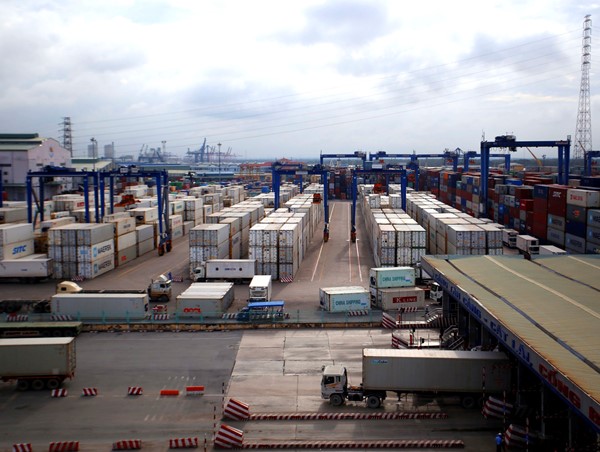 TP HCM lùi thời gian thu phí cảng biển