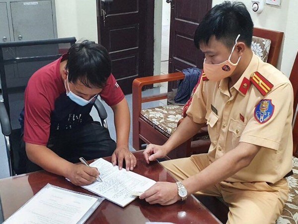 Xử phạt 2 trường hợp trốn qua chốt kiểm soát dịch