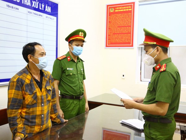 Khởi tố đối tượng chống đối CSGT, lùi xe tốc độ nhanh trên quốc lộ