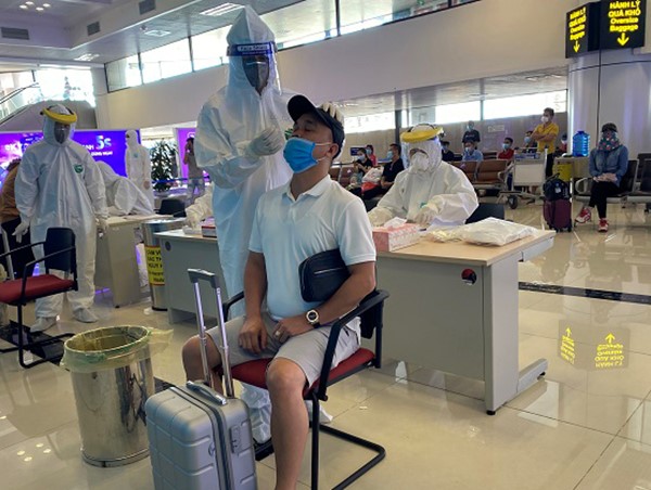 Hà Nội lấy mẫu xét nghiệm đánh giá nguy cơ tại Cảng hàng không quốc tế Nội Bài