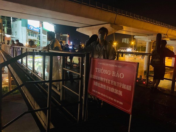 Hà Nội: Tụ tập đông người, hơn 50 thanh thiếu niên bị đưa về Công an phường trong đêm