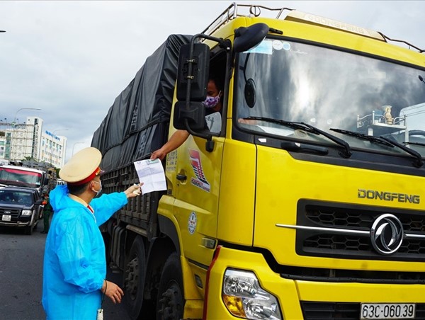 Bộ GTVT kiến nghị nâng hạn giấy xét nghiệm Covid-19 của tài xế chở hàng lên 5-7 ngày