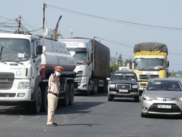 Bộ GTVT lập Tổ công tác đặc biệt chỉ đạo vận tải hàng hóa phía Nam
